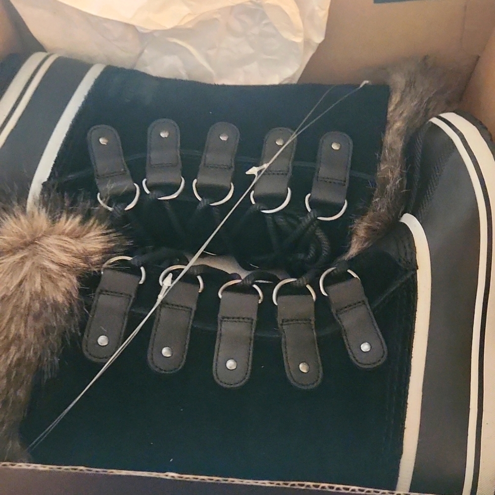 SOREL Joan of Arctic waterproof boots. BRAND NEW Size 6